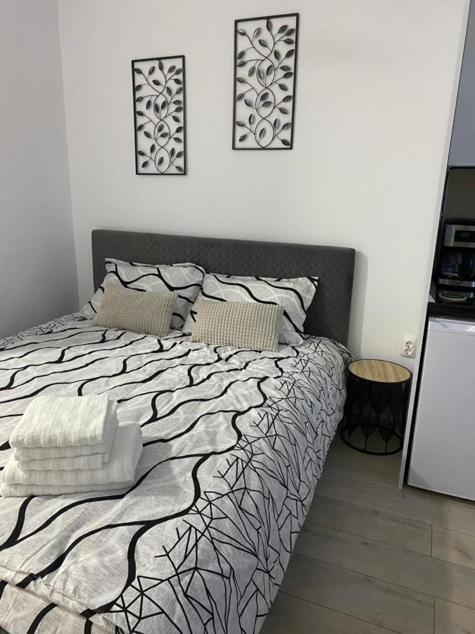 Monica Studio Onesti Eksteriør billede