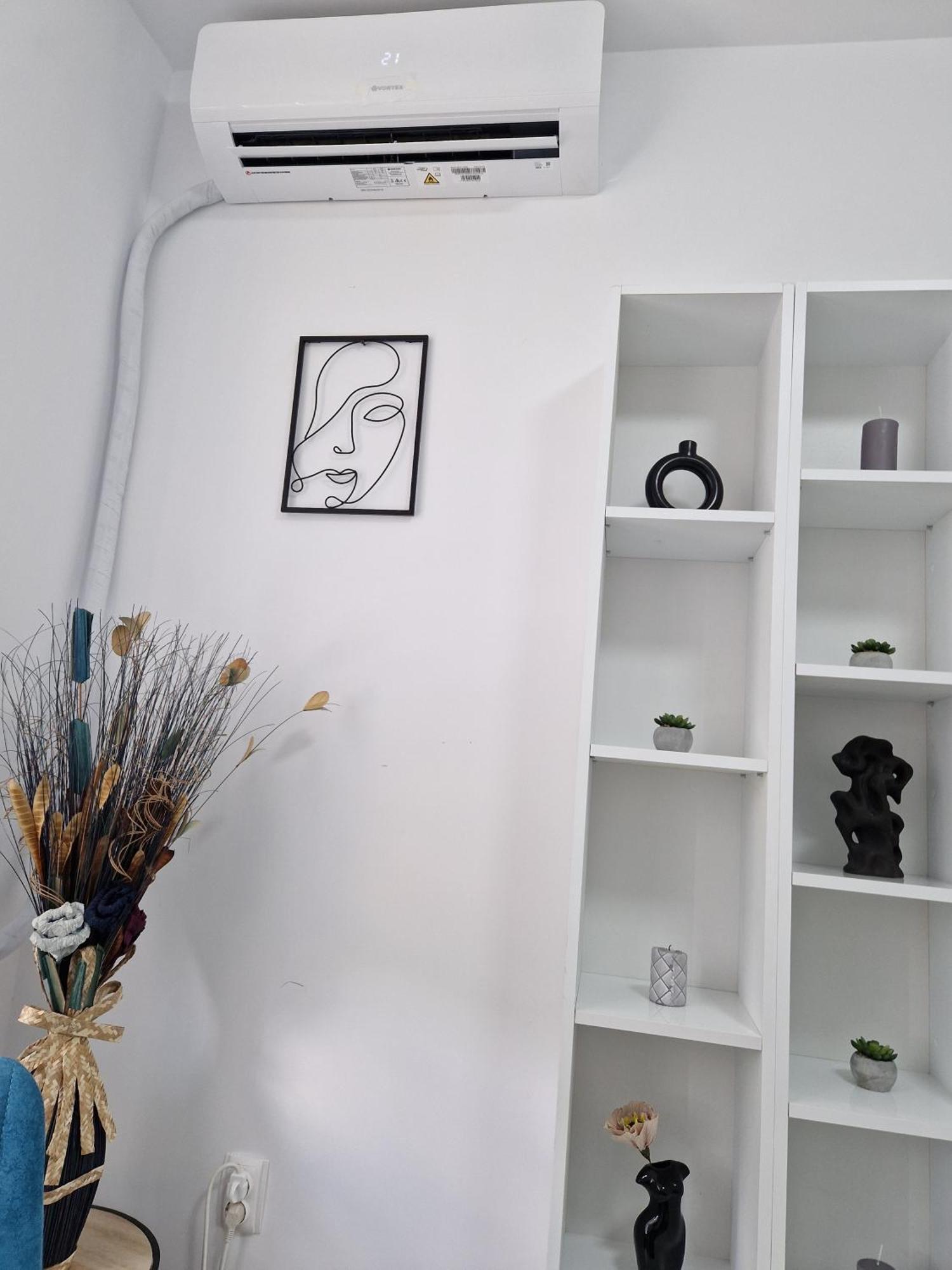 Monica Studio Onesti Eksteriør billede
